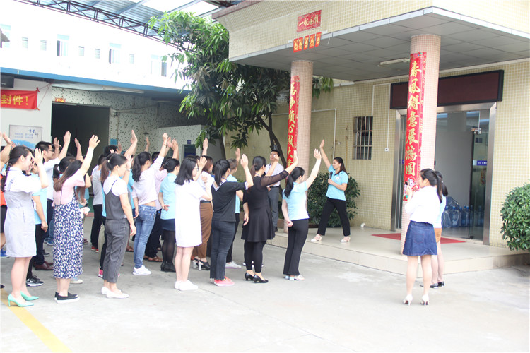 胡金花用自己的行動(dòng)證明了，她在這次培訓(xùn)中所學(xué)習(xí)到內(nèi)容，更傳遞了“愛”的精神理念。